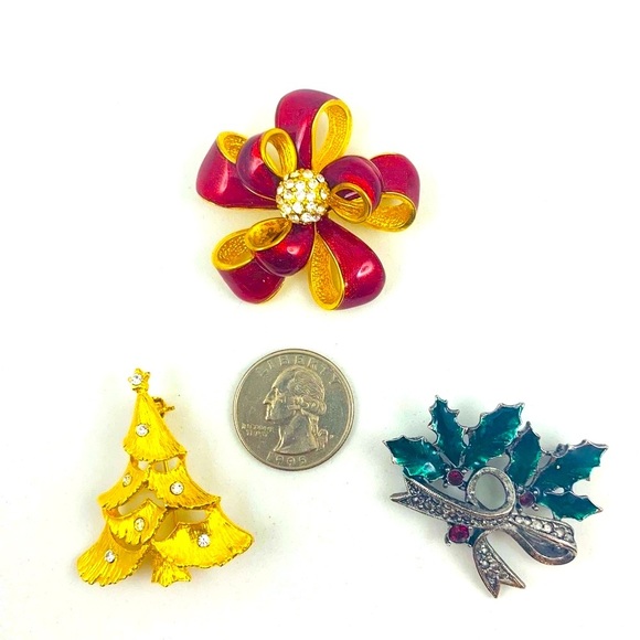 TRADITIONAL CHRISTMAS PINS - Picture 2 of 4